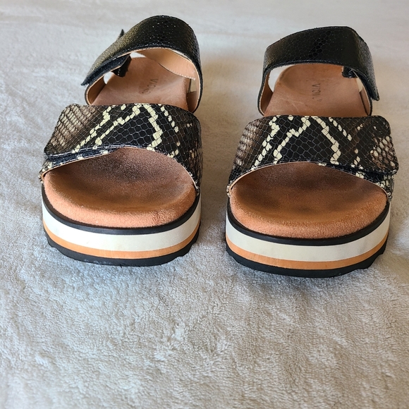 Vionic Brielle Platform Sandal Snake Print Size 7 - Picture 8 of 9